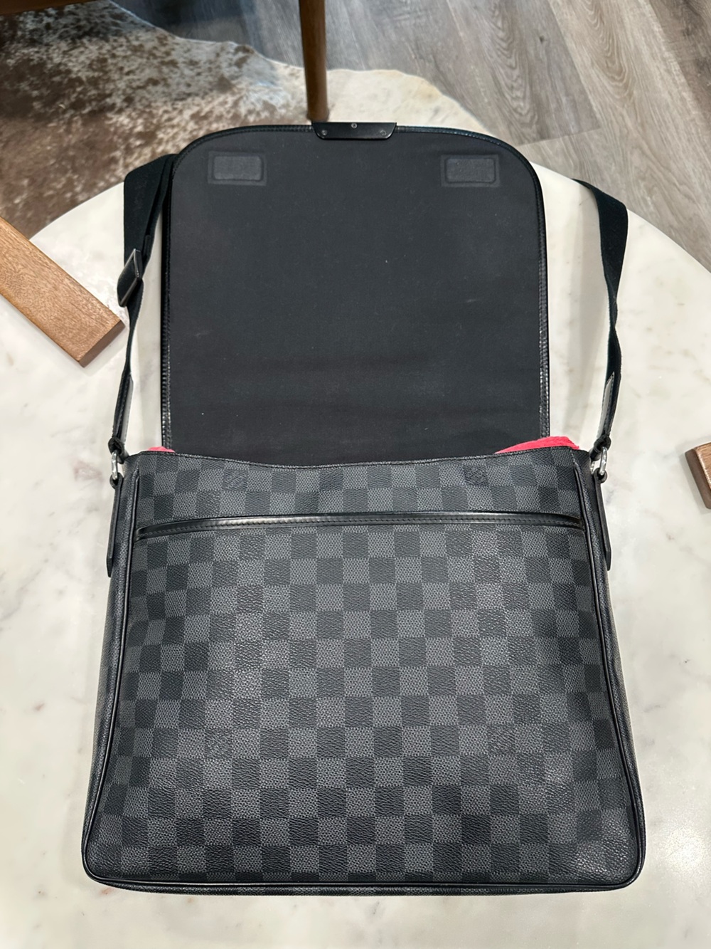 Louis Vuitton Damier Graphite Canvas Laptop Pouch - Black - Picture 4 of 9